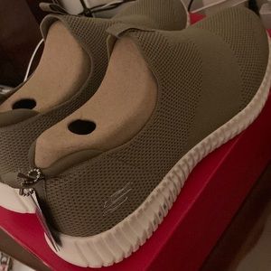 Skechers men size 10 new